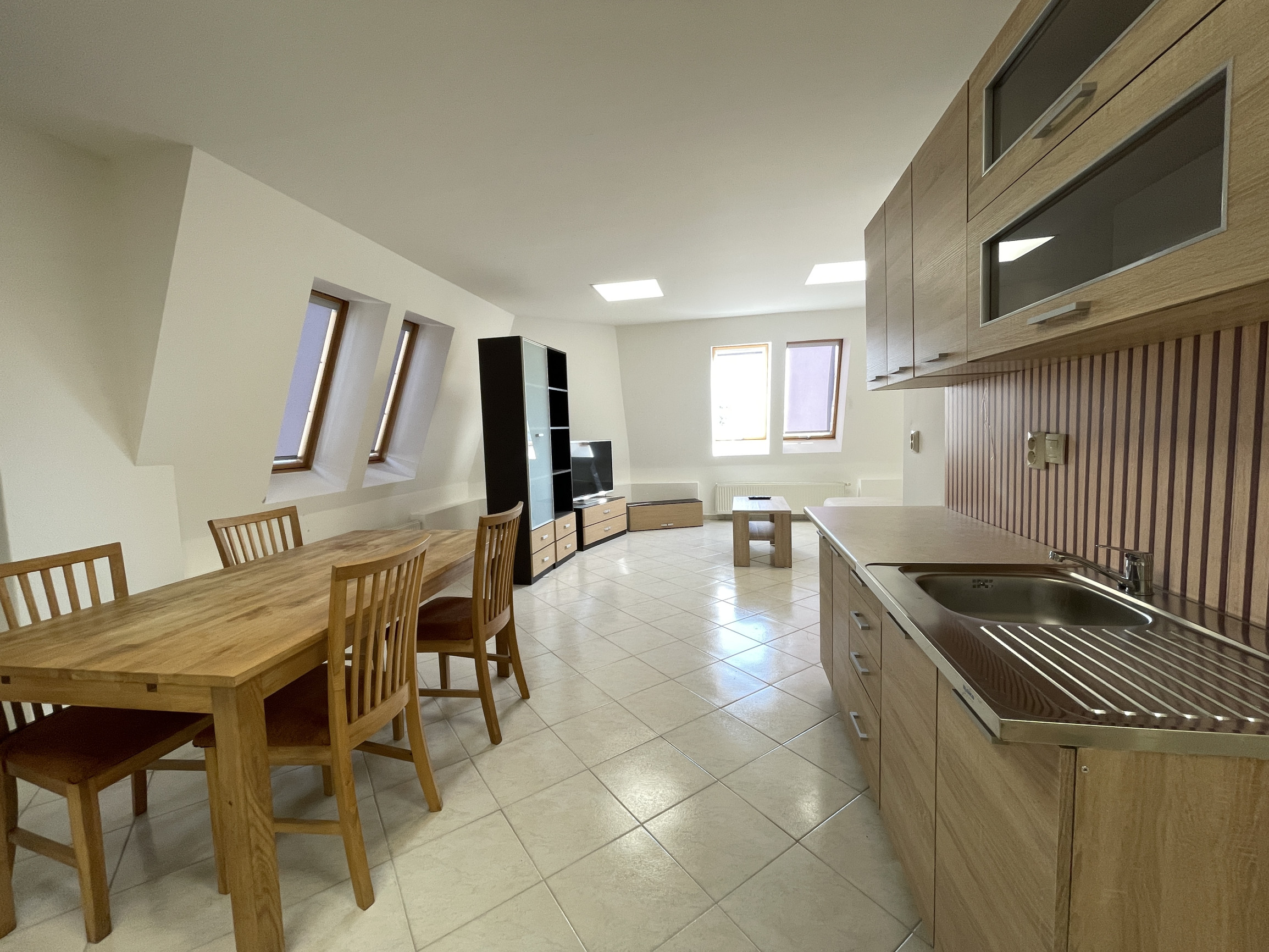 Na prenájom garsónka v Nových Zámkoch