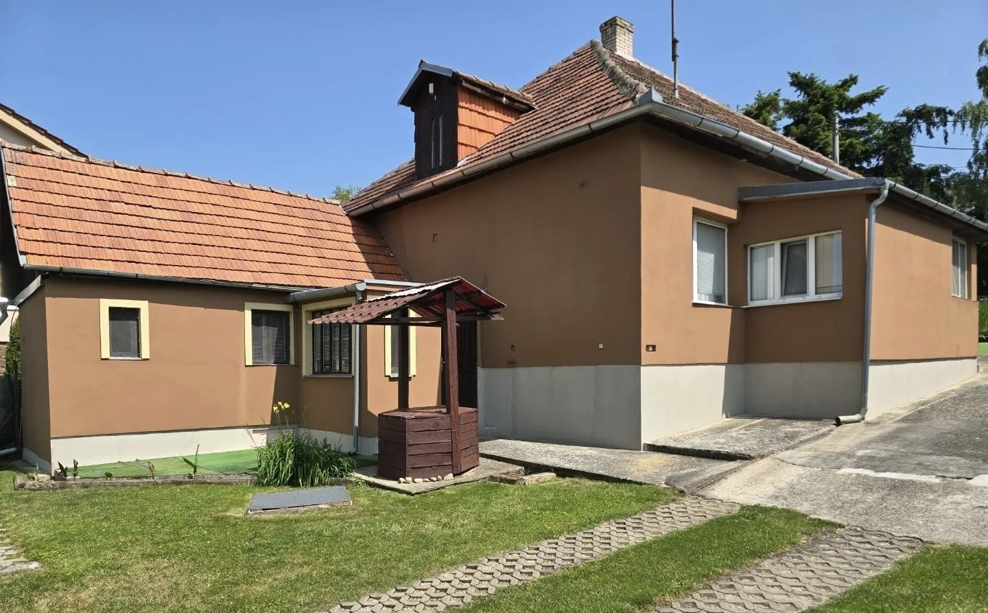 Na predaj rekreačný komplex v obci Podhájska