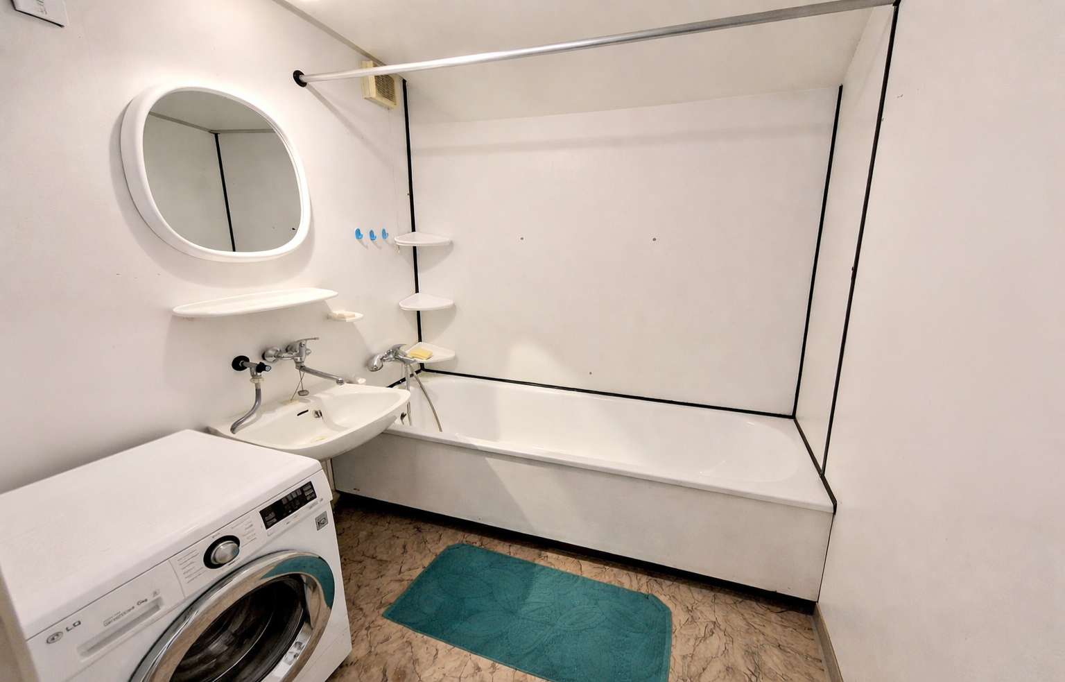 Na predaj veľký 3-izbový byt v meste Hurbanovo