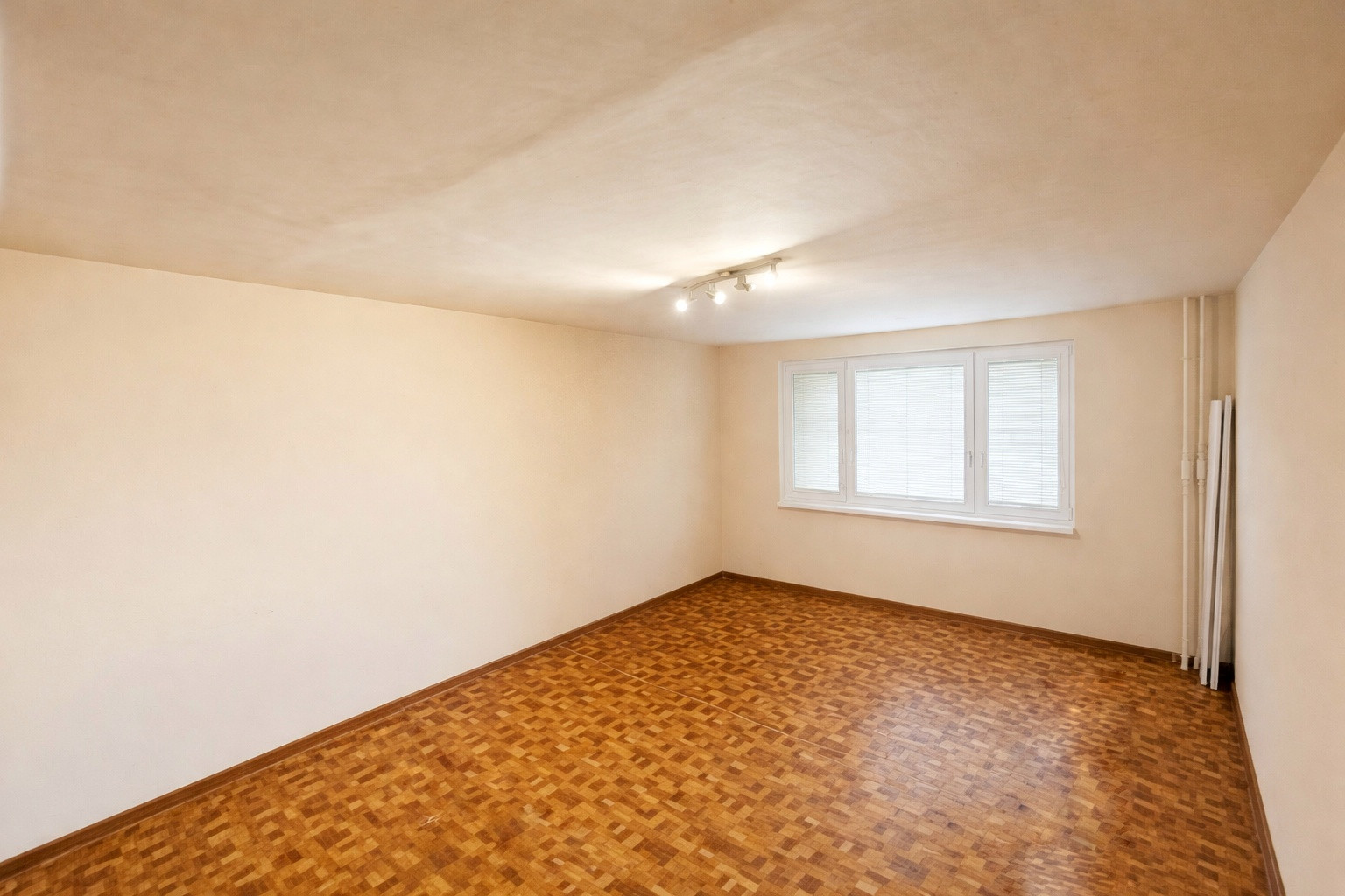 Na predaj veľký 3-izbový byt v meste Hurbanovo