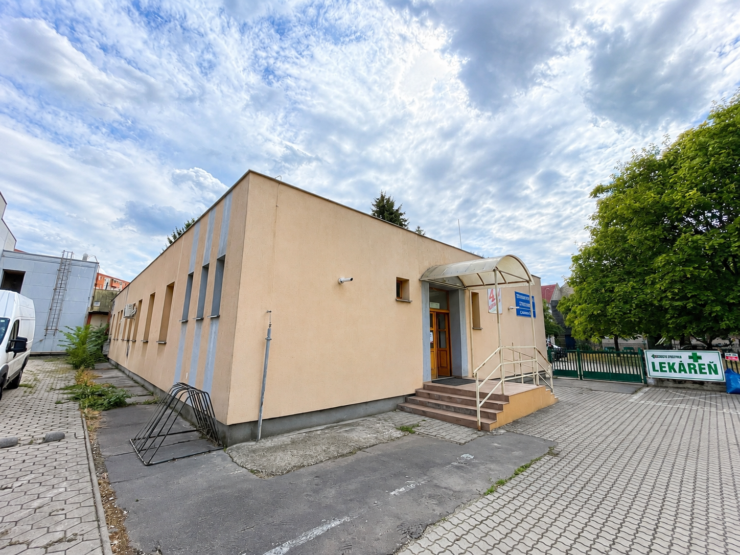 Na predaj polyfunkčná budova v meste Nové Zámky
