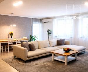 Na predaj priestranný 3-izbový byt v meste Nové Zámky