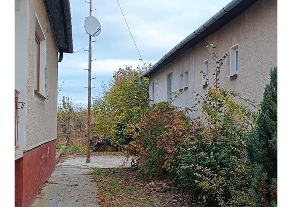 Na predaj rodinný dom - Šurany (holodom - 112m2)