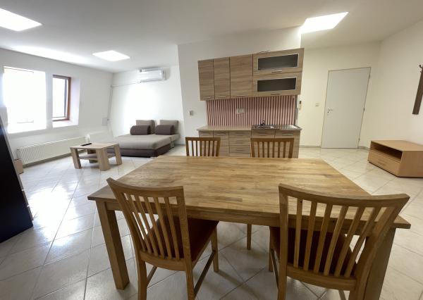 Na prenájom garsónka v Nových Zámkoch