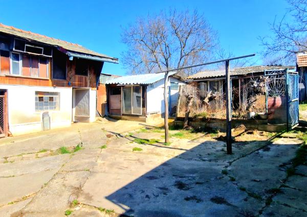 Na predaj veľký rodinný dom v obci Kolta