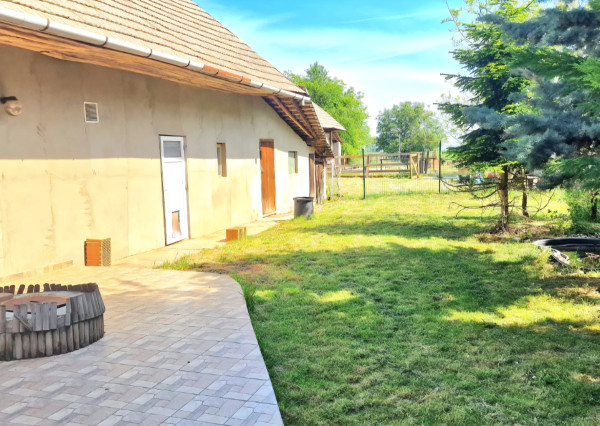Na predaj vidiecky dom s veľkorysým pozemkom v obci Svodín