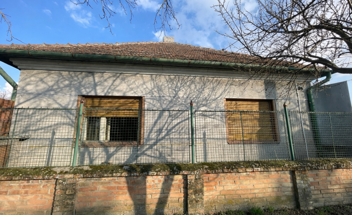 Na predaj rodinný dom v obci Dvory nad Žitavou - fotografia 2
