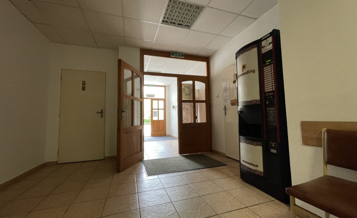 Na predaj polyfunkčná budova v meste Nové Zámky - fotografia 9