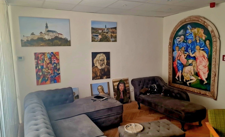Na predaj pekný rodinný dom s parkom v meste Šurany - fotografia 1