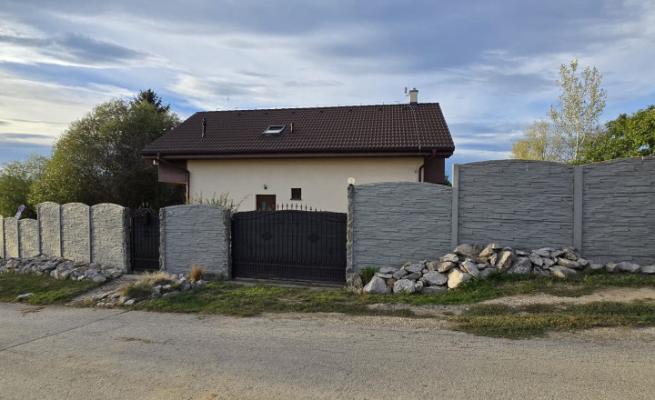 Na predaj dvojpodlažný rodinný dom v obci Štefanová - fotografia 12